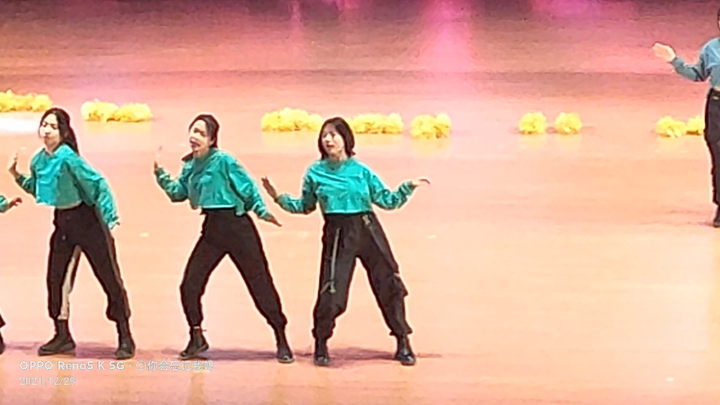 Liaocheng No. 1 Middle School New Year's Day girl group hot dance leaked