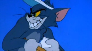 Saat Tom tersenyum, aku tahu dia sedang memikirkan sesuatu yang buruk, dari senyuman Tom