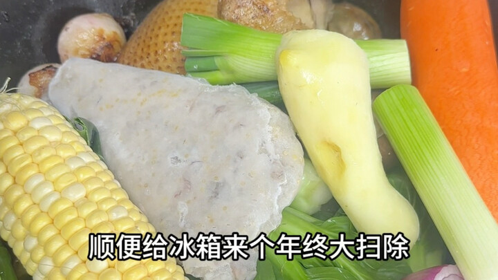 12 dishes in a single pot—this cast-iron skillet nails both Western and Chinese cuisine with ease, s