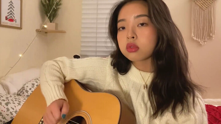 Cô gái cover "Mistletoe" của Justin Bieber bằng ghi-ta vào Giáng sinh