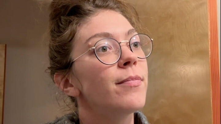 Hahaha, thích quá cái đánh giá son môi không trang điểm kiểu say xỉn này