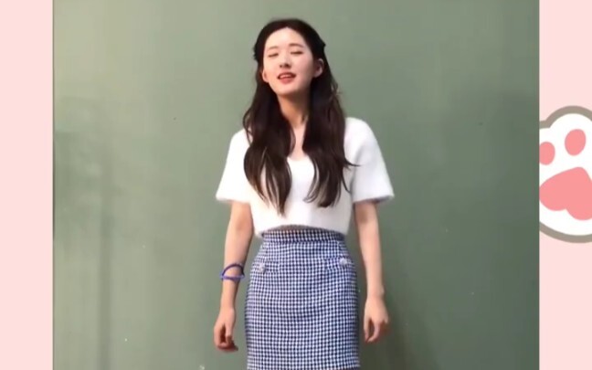 欢迎来到幼儿园一班的文艺汇报演出表演者:赵露思小朋友