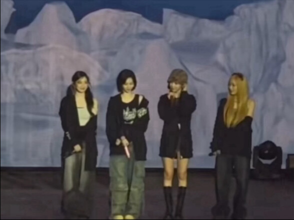 aespa2025年欧美巡演伦敦站结尾Talking全程