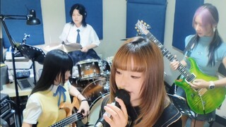 Buổi tập thứ hai của ban nhạc toàn nữ.
