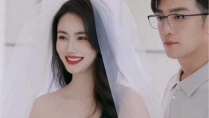 Chết tiệt!! Nếu không xem bảng diễn viên thì chắc chắn chẳng nhận ra là cùng một người luôn!!!