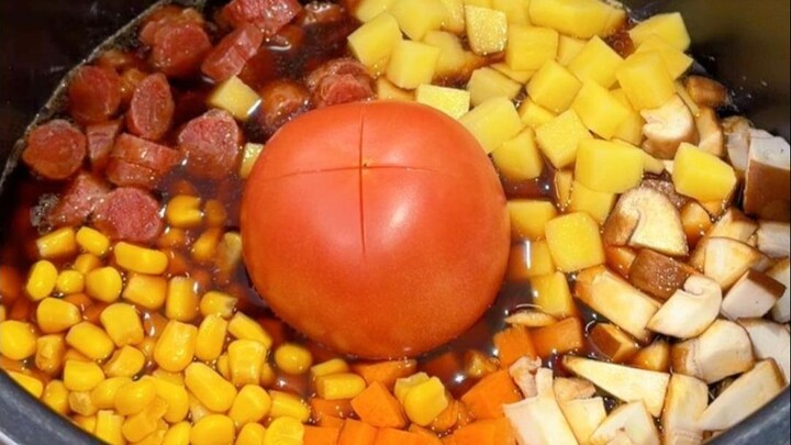 Nasi Bumbu Warna-Warni dengan Tomat Cantik yang Enak Banget, Mantap Abis!