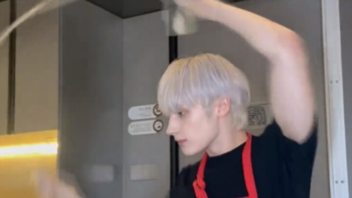 休宁凯来中国在海底捞甩面跳大展宏图