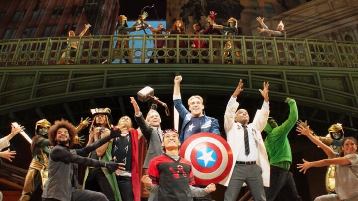 [Efek Khusus Bilingual] Hawkeye membawa keluarganya ke konser Avengers, tetapi dia sendiri tidak bis