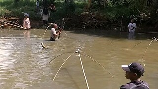 mencari ikan dipedesaan