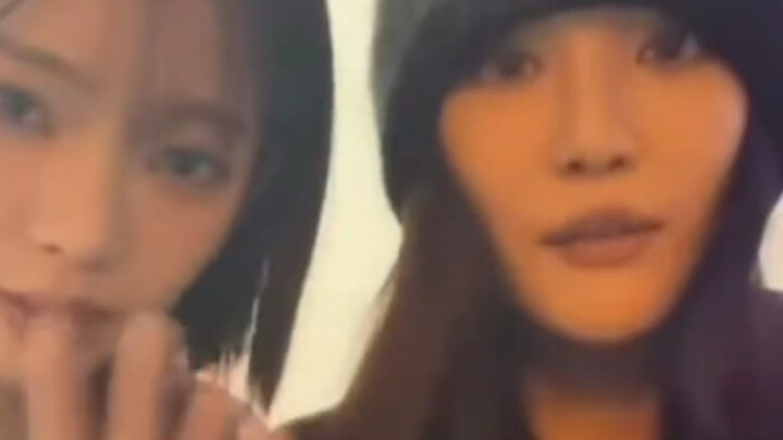 Liu’s expression is like: So what? Even without the backing track, Ningning still sings beautifully.