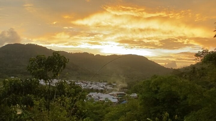 Suasana menjelang magrib desa lawin