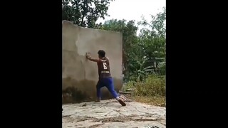 Orang Dorong Tembok, Tapi Ada Kejadian Aneh...