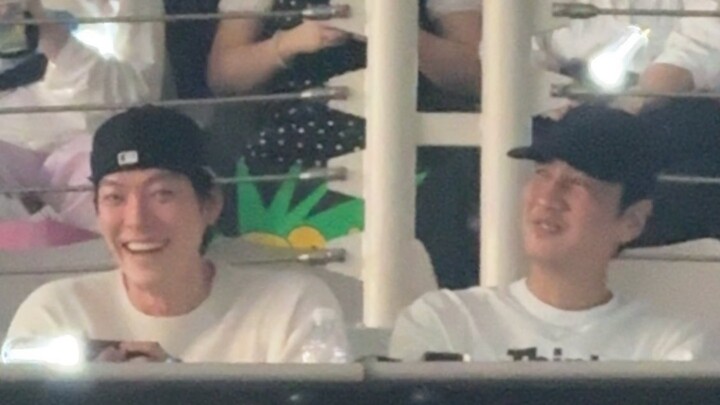 [โดคยูนซู] Koroshi Ai! ดุด่าอีกวางซูเสียงดังว่า “ช่วยเงียบหน่อย!” (ดูที่คำบรรยาย) | คอนเสิร์ต〈DO it!