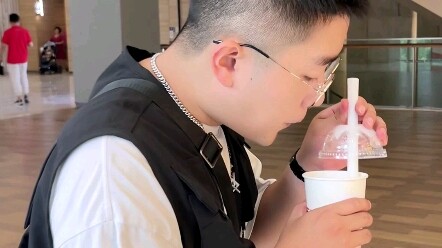 قال الأخ إنه لم يفشل أبدًا في هذا المجال.