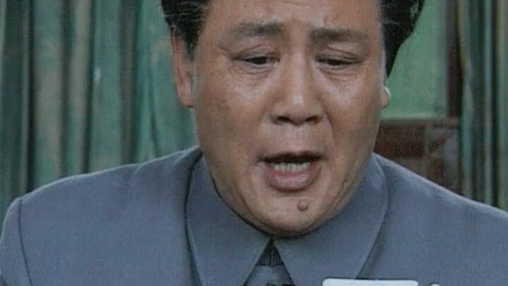 Instruktur bermain poker: “Tiga dua, satu kartu King tua, kok kartunya jelek juga ya?”