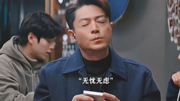 بعد انتهاء الدوام، من الرائع حقًا أن يتناول المرء وحده شواءً مليئًا باللحوم. ما يبدو للآخرين وحدةً ل