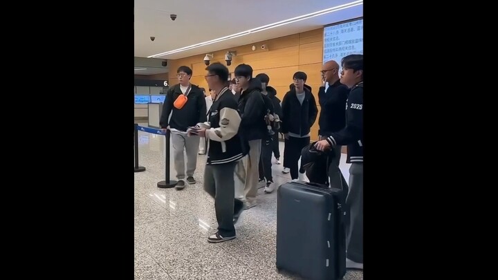 T1 and KT have returned to South Korea!