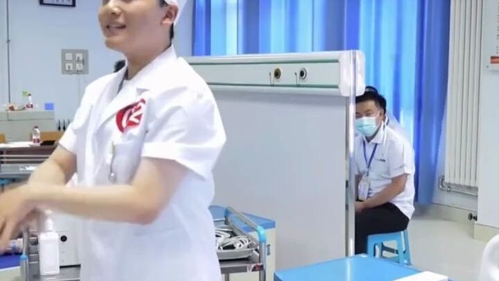 Kompetisi “pertunjukan” keterampilan tingkat nasional! Aksi para perawat pria benar-benar luar biasa