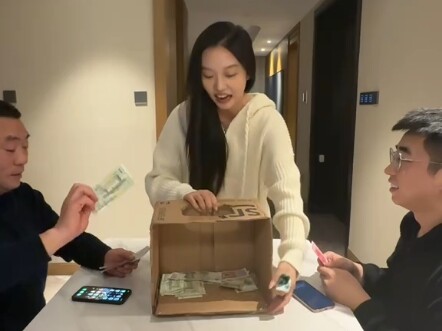 ألعاب الصناديق الخشبية العائلية