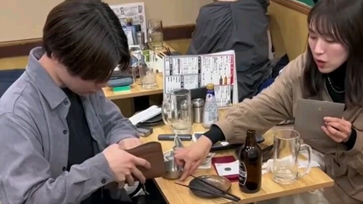 Seberapa jauh pasangan Jepang di depan kita yang menginginkan makanan setiap kali makan?