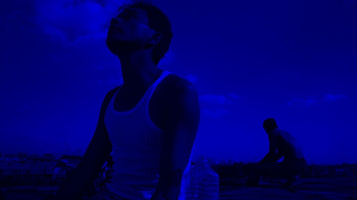 biru.