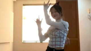 Học sinh trung học nhảy bài "Tomboy" của Gidle tại nhà