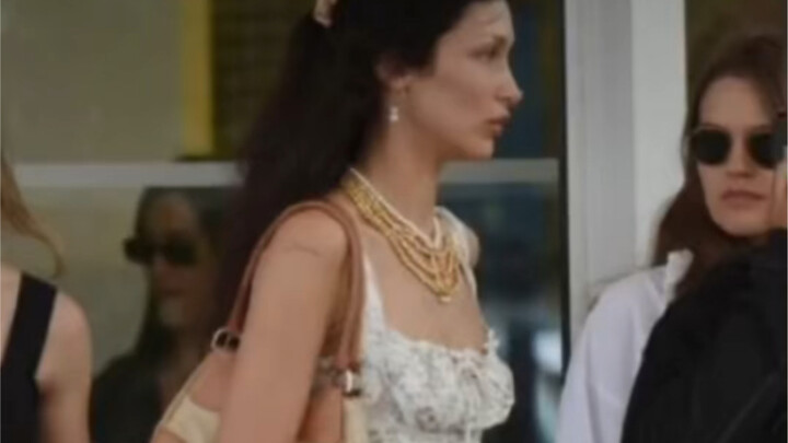 จำลองลุคสตรีทสไตล์ของเบลลาชุดนี้