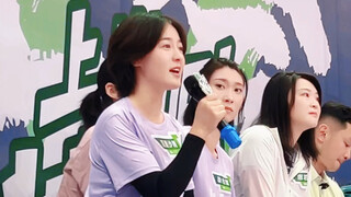 Tôi rất xúc động trước những bông hoa nhỏ nở trên sa mạc.