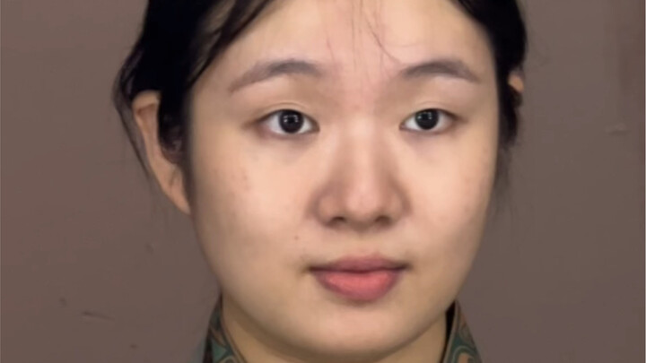 Talent is the star, and makeup serves as a supporting element; restraint, free of flashy techniques,