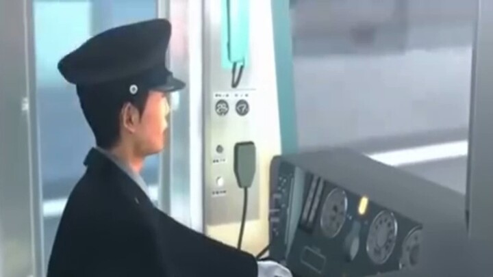 “ฉันคิดว่ามันเป็นสวิตช์”, “จุดบอดของสัญญาณ”, “คุยกับผู้ควบคุมของฉันสิ”, “ฉันหยุดไม่ได้”, “พวกเราทุกค