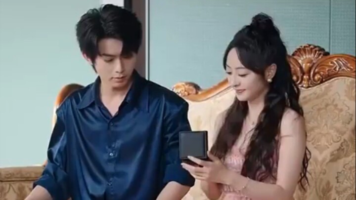 Pacarku_cuek_padaku,_tapi_pamannya_yang_CEO_ganteng_mencintaiku,menikahiku,memanjakanku!(480p)