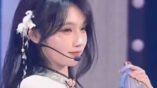 Today I have nothing to do, so I listen to music in the brothel