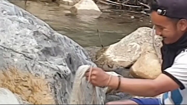 cast netting in Nepal | himalayan trout fishing with handmade cast net |