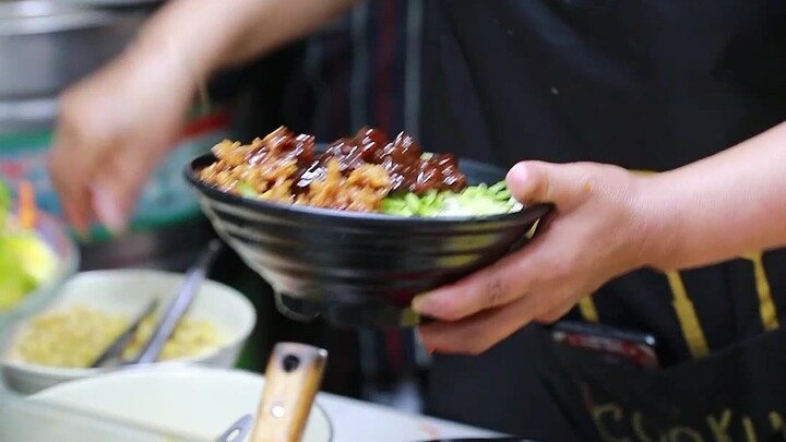 [Auntie’s Hand-Pulled Noodles] Are all the people of Tianjin this warm-hearted? Having a bowl of noo