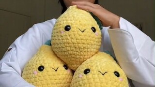 看小哥制作各种可爱的钩针玩偶