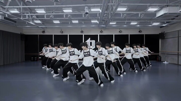 A group dance with fifteen people is truly breathtaking!