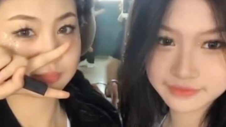 Sejak saat itu, wajah yang mirip denganmu justru menjadi kenang-kenangan paling menyakitkan #kakakad