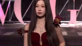 My cultivation system! It's also a little song~ Yu Shuxin VOGUE Fashion Power Event Red Carpet Cut