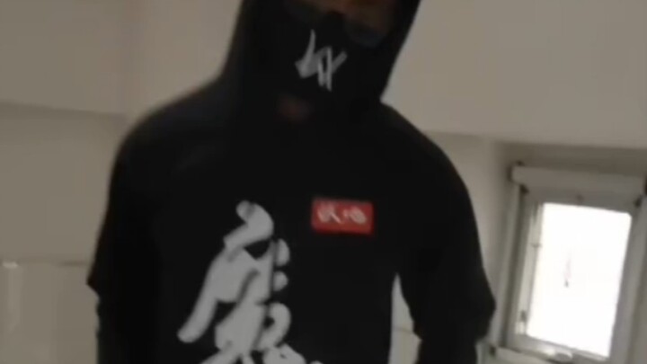 ذهبت مع جياهاو لتناول الطعام في الكافيتيريا، جياهاو وسيم جدًا 😍