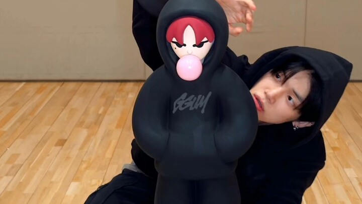 Both the real person and the figure are 100% adorable! [Choi Yeon-jun] 241121 TikTok update: Let's G