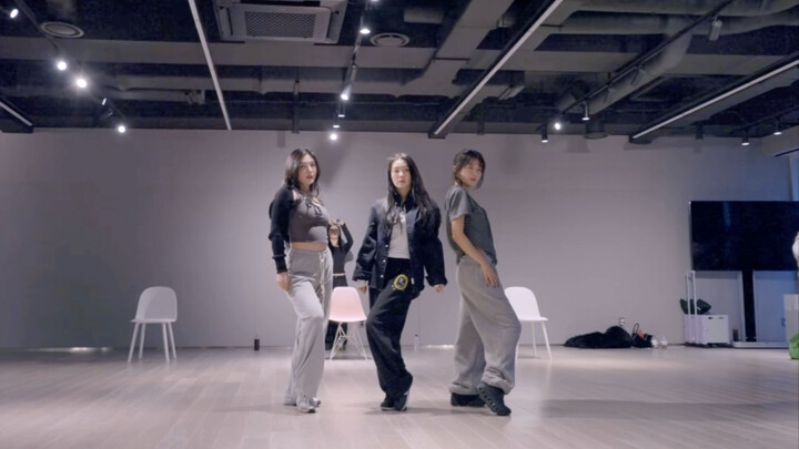 ห้องซ้อมของสามสาวสุดหรู Red Velvet เผยเพลง Run Devil Run