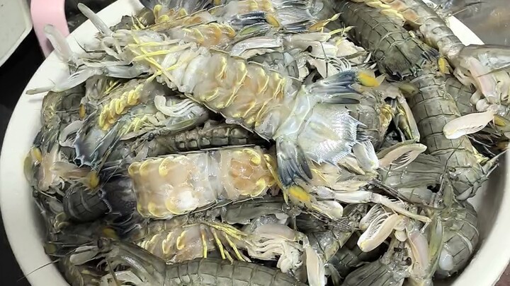 星期天改善生活！感谢集团公司董事长，总经理及各位领导对我的关心和厚爱。