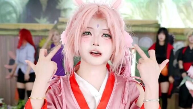 Haven't played with Sakura in a long time; her little hands are getting restless.