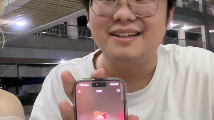 Manusia Meniru AI yang Meniru Manusia untuk Menelepon Teman Baiknya — Versi Hari Valentine