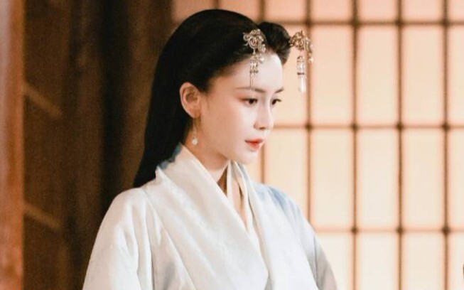 Holy crap! Her lines actually hold their own among a lineup of powerhouse actors! She’s just perfect