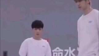 【蔡徐坤偶练未播跳舞视频，贼帅】