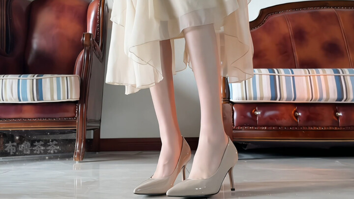 Giày cao gót màu xám hình con voi (bản thử nguyên bản) thực sự rất sang chảnh nhỉ～ Mix với váy đẹp q