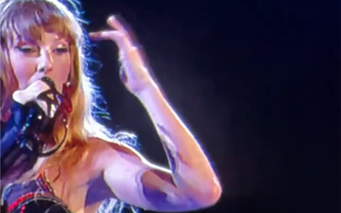 Taylor Swift chắc hẳn không muốn đến Singapore nữa vì quá nóng.