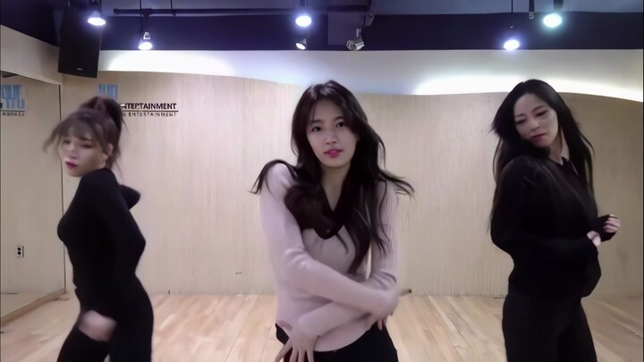 【4K 60 เฟรม】【พี ซูจี】ห้องซ้อมสุดคลาสสิกในชุดเดรสสีชมพู “Yes No Maybe”