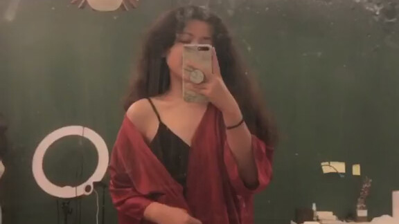 Rich girl’s daily life: Even watching a movie alone needs its own sense of ritual—cheers!